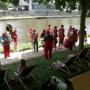 La fanfare Prise de bec à la Régate des poissons - REC Aviron - Rennes, Juillet 2013