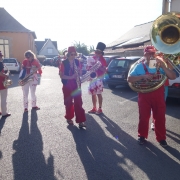 La fanfare Prise de bec à la fête de la musique de Montauban-de-Bretagne, juin 2014