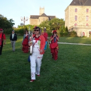 La fanfare Prise de bec à la fête de la musique de Montauban-de-Bretagne, juin 2014